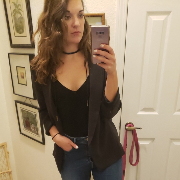 Meet your Posher, Beth - Picture 2 of 2